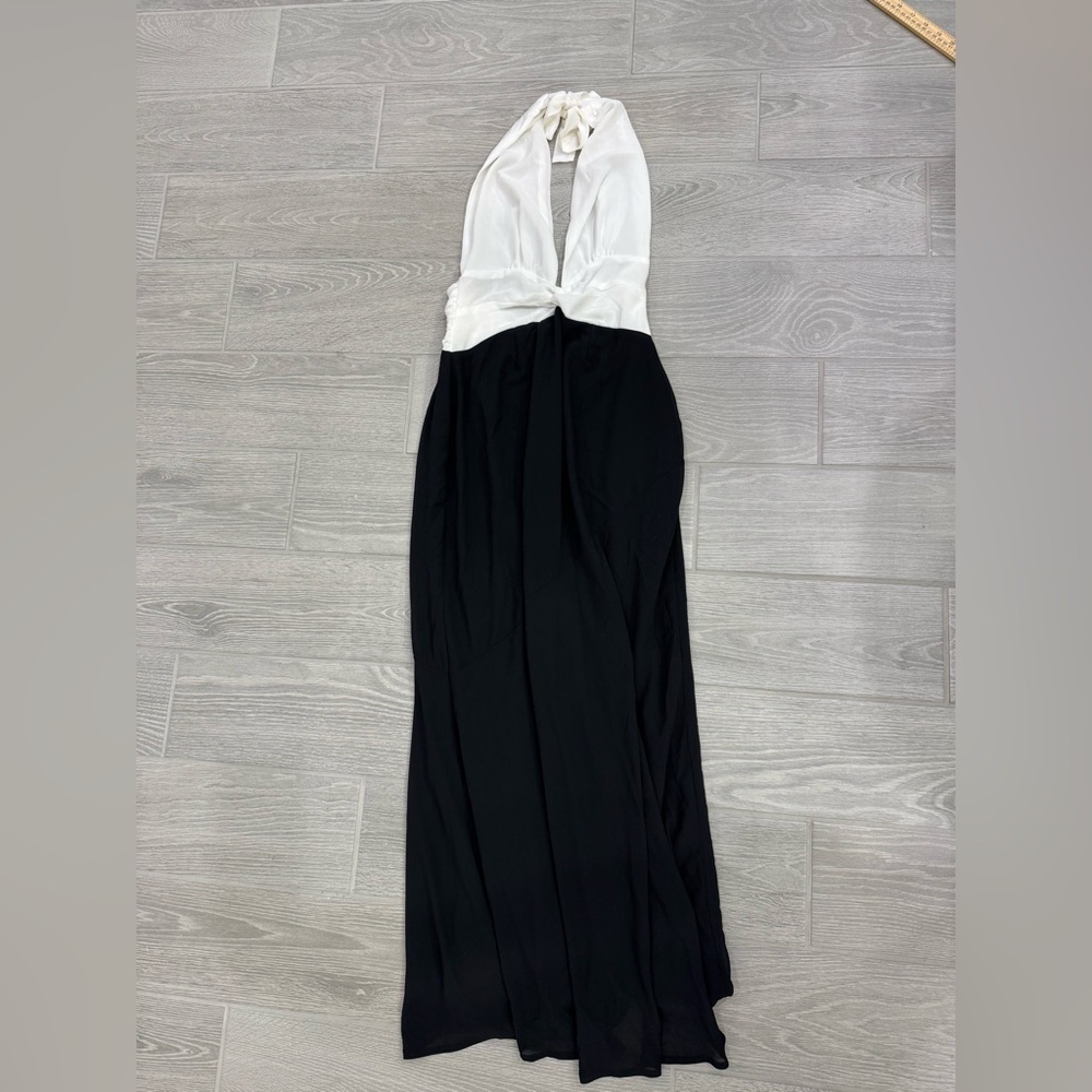 RUNAWAY THE LABEL Tenaya Plunge V Neck Maxi Dress Black White Size Medium NWT - Picture 8 of 10